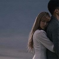 Lời bài hát Sau lưng anh có ai kìa