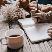 Viết đoạn văn ghi lại cảm xúc về một bài thơ bốn chữ hoặc năm chữ