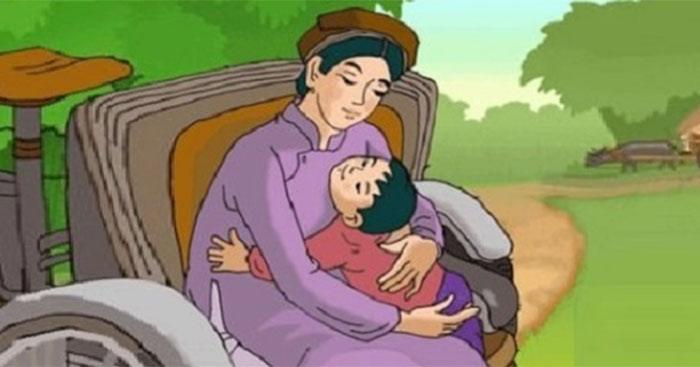 hình ảnh của cô bé đang ngồi trong lòng mẹ
