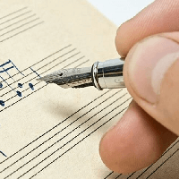 Đóng vai nhạc sĩ Văn Cao kể lại sự ra đời của bài hát Tiến quân ca