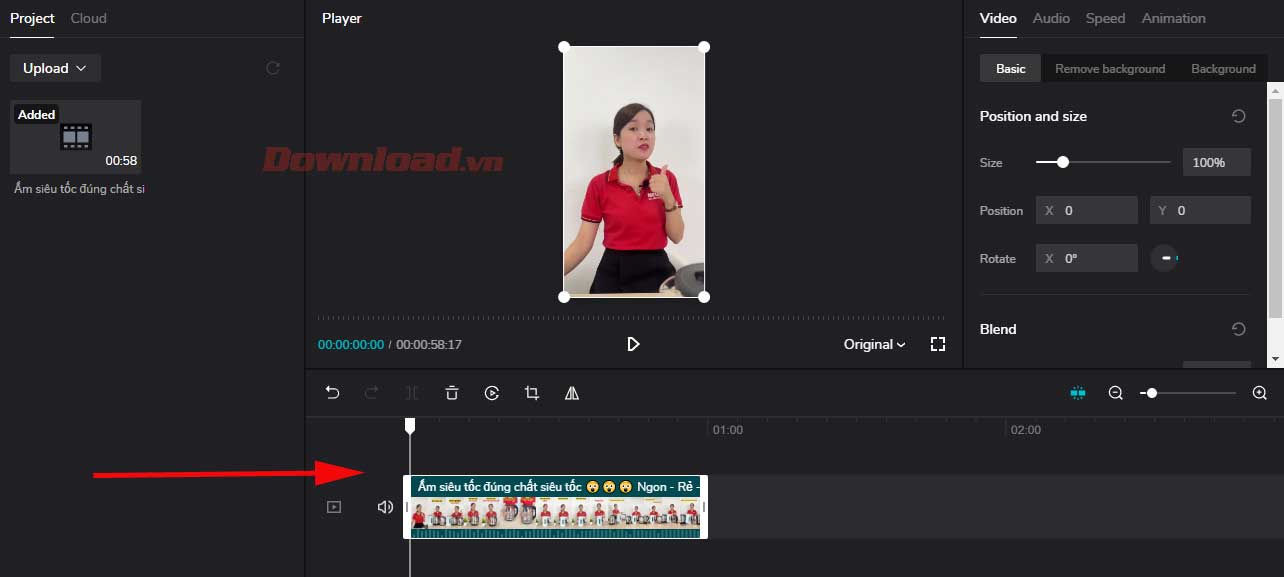 <p>Kéo clip vừa tải lên vào box phía dưới cùng ở bên phải của màn hình để bắt đầu chỉnh sửa clip. Di