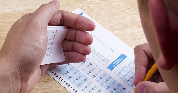 Thiếu trung thực trong thi cử