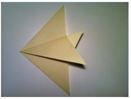 Gấp giấy thủ công thành hình con cá