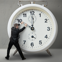 Văn mẫu lớp 12: Suy nghĩ về câu nói: Có ba điều trong cuộc đời mỗi người, nếu đi qua sẽ không lấy lại được