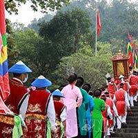 Lịch sử Địa lí lớp 4 Bài 7: Đền Hùng và lễ Giỗ Tổ Hùng Vương