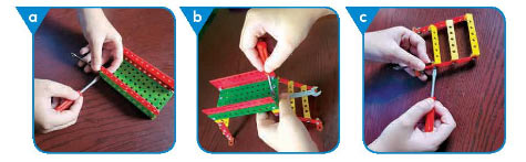 Em lắp ghép mô hình kĩ thuật