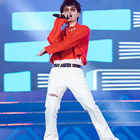 Tập làm văn lớp 5: Tả ca sĩ đang biểu diễn Jack - J97