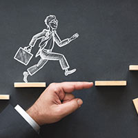 Nghị luận về lòng quyết tâm (Dàn ý + 3 mẫu)