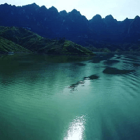 Văn mẫu lớp 12: Phân tích vẻ đẹp hung bạo của sông Đà (3 Dàn ý + 15 mẫu)