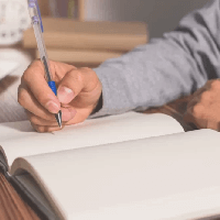 Hình dung và tái hiện lại cảnh người con về thăm ngôi nhà của mẹ trong Về thăm mẹ