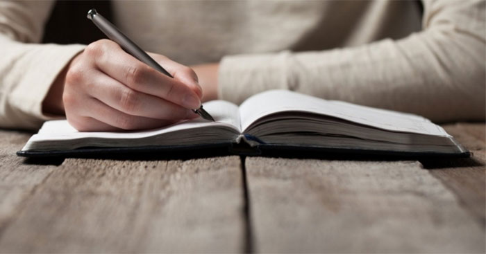 So sánh Nhật kí Đặng Thùy Trâm và Một lít nước 