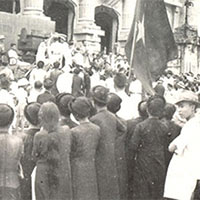 Viết đoạn văn cảm nghĩ về một sự việc hoặc một nhân vật trong bài đọc Tuần Lễ Vàng