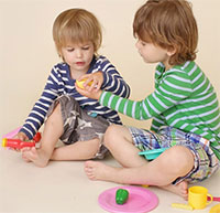 Giáo án mầm non: Dạy trẻ biết chia sẻ công việc nhà với mẹ