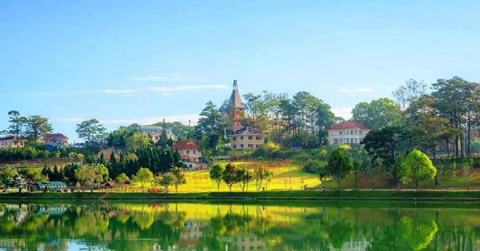 Viết đoạn văn nêu tình cảm, cảm xúc hồ Xuân Hương
