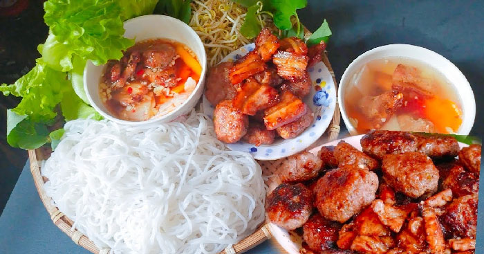 Viết đoạn văn giới thiệu một loại bánh của quê hương bún chả