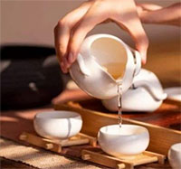 Giáo án mầm non: Hướng dẫn trẻ cách mời trà, rửa chén