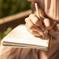 Viết đoạn văn cảm nhận văn bản Viên tướng trẻ và con ngựa trắng (2 mẫu)