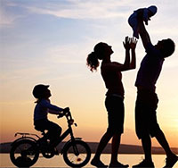 Giáo án PowerPoint Hoạt động trải nghiệm 1 Tuần 8 Chủ đề 2: Em yêu thương người thân