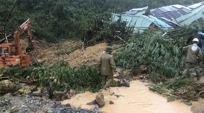 Tham gia thuyết trình về biện pháp đề phòng thiên tai và giảm nhẹ rủi ro khi gặp thiên tai