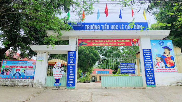 Cổng trường an toàn