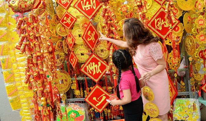 Cùng người thân sắm Tết