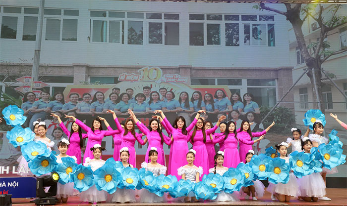 Thầy trò qua các thế hệ mời các cựu giáo chức và học sinh toạ đàm