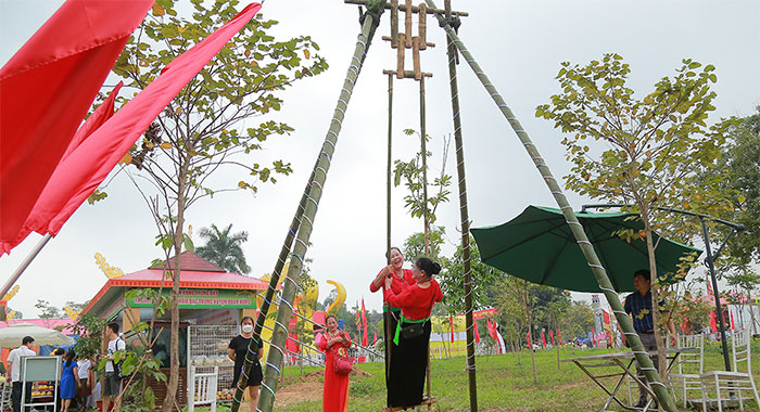 Tổ chức trò chơi thử tài hiểu biết về các sự kiện, nhân vật, di tích lịch sử, lễ hội truyền thống ở địa phương