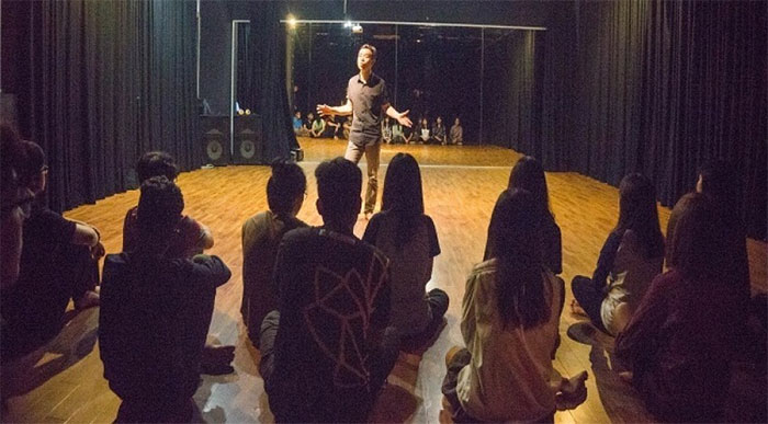 Tham gia cuộc thi Nghệ sĩ kịch câm tài ba