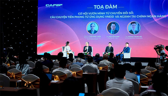 Tọa đàm về vai trò của tranh biện và thương thuyết trong cuộc sống hiện đại