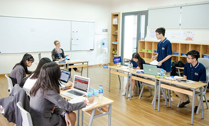 Tham gia tranh biện về một số vấn đề liên quan đến học sinh THCS