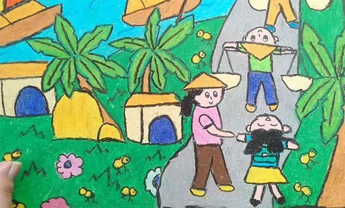 Biểu diễn chương trình văn nghệ về chủ đề Tự hào về quê hương tôi