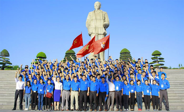 Tham gia các hoạt động Đoàn Thanh niên Cộng sản Hồ Chí Minh