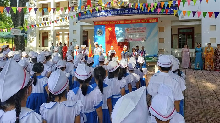 “Chăm ngoan, học giỏi”