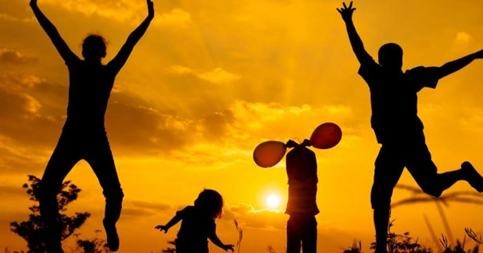 Nghe nói chuyện về gương tự hoàn thiện bản thân của một số danh nhân Việt Nam và thế giới