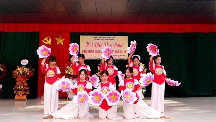 Hội diễn văn nghệ chào mừng Việt Nam 20 - 11