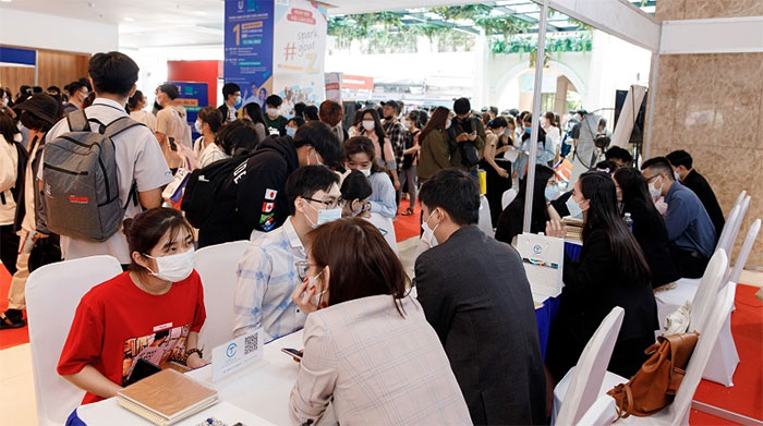 Tham gia ngày hội làm việc tốt