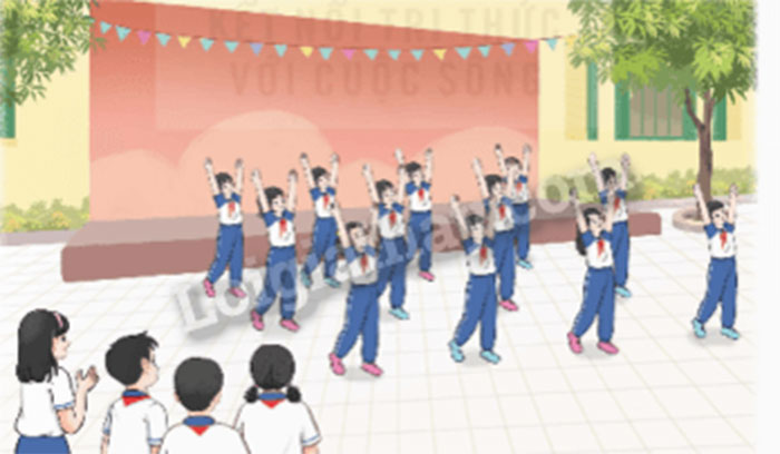 Múa hát tập thể theo chủ đề “Em và trường tiểu học thân yêu”