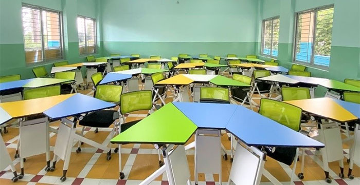 Chia sẻ cảm nhận của em khi học trong môi trường học tập mới, cùng hát về tình bạn