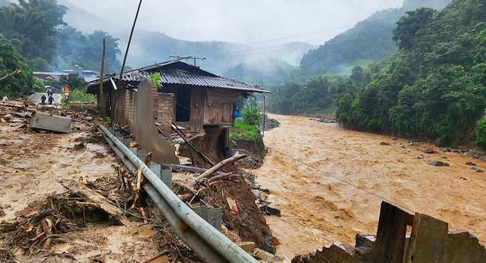 Trình bày báo cáo về thiên tai và thiệt hại do thiên tai gây ra cho địa phương trong một số năm