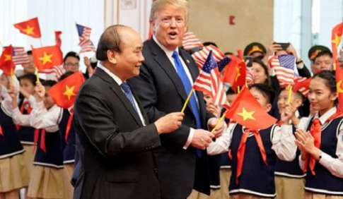 Chia sẻ kết quả tìm hiểu các hoạt động giáo tục tinh thần đoàn kết dân tộc, hòa bình, hữu nghị