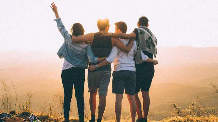 Nuôi dưỡng, giữ gìn và mở rộng mối quan hệ tốt đẹp với thầy cô và bạn bè