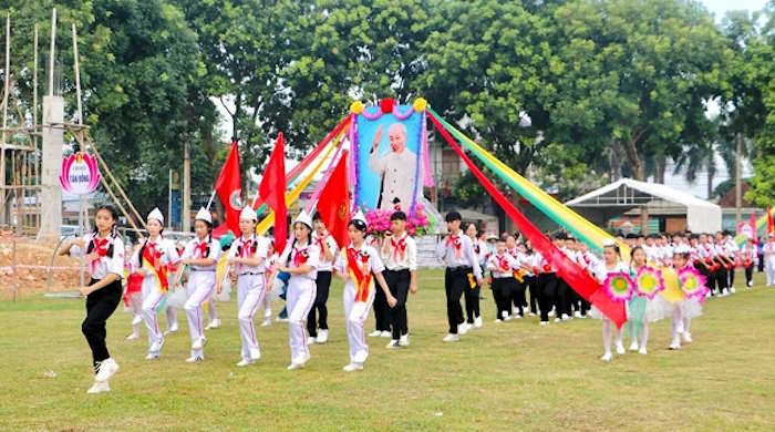 Tham gia hoạt động phát triển cộng đồng