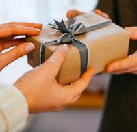 Giáo án Sinh hoạt lớp 2 tuần 25: Yêu thương gia đình - Quý trọng phụ nữ