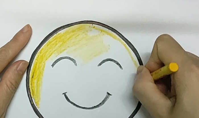 Vẽ tranh khuôn mặt vui vẻ