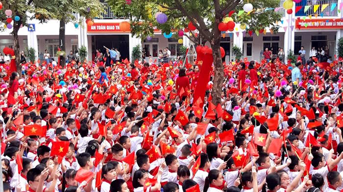 Tham gia lễ khai giảng