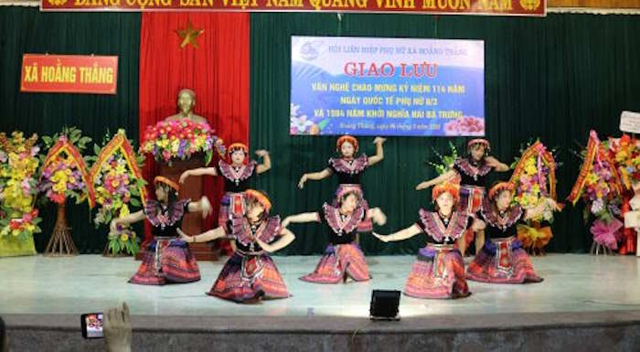 Múa hát chào mừng ngày quốc tế phụ nữ 8/3