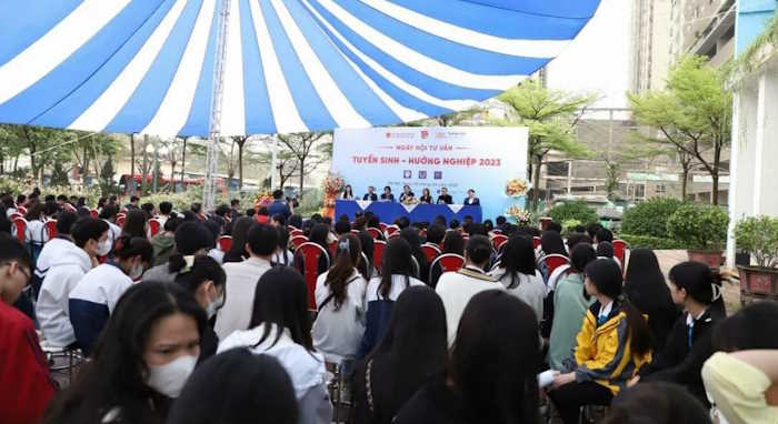 Sinh hoạt dưới cờ 9