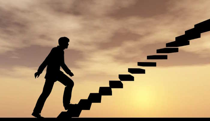 Tranh luận về vấn đề: Chỉ người có nhiều điểm yếu mới cần nỗ lực hoàn thiện bản thân