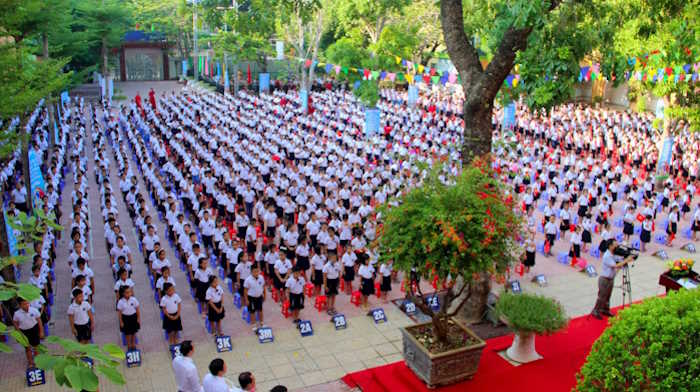 Khai giảng năm học mới và tìm hiểu nội quy của nhà trường