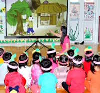 Sáng kiến kinh nghiệm Một số biện pháp tổ chức làm quen tác phẩm văn học nhằm giúp trẻ cảm thụ văn học thông qua chuyện kể cho trẻ Nhà trẻ 24 - 36 tháng tuổi